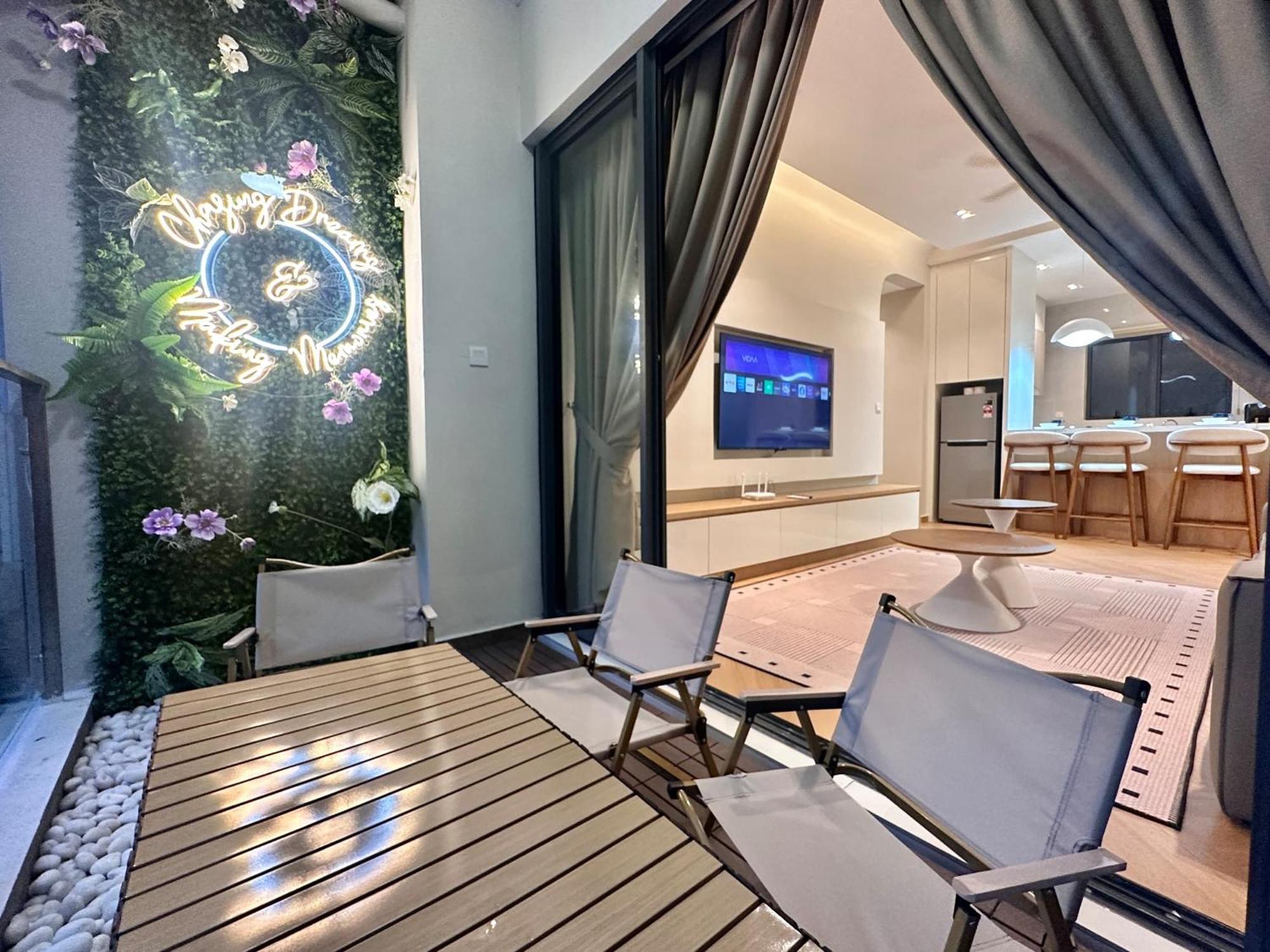 Luxury Seaside Retreat Pangsapuri